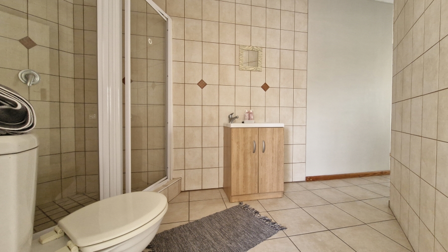 5 Bedroom Property for Sale in Middedorp Western Cape